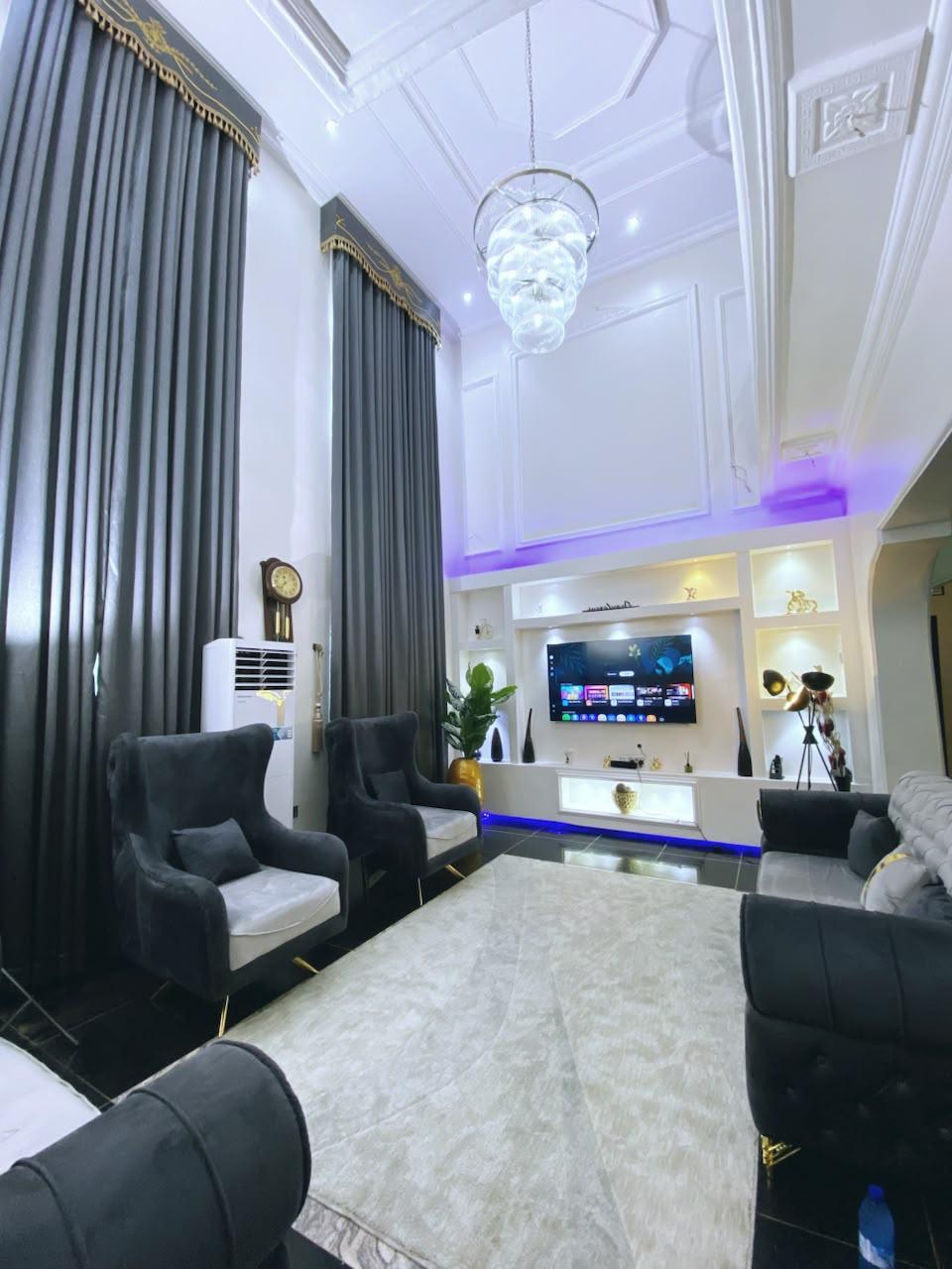 Grand living room